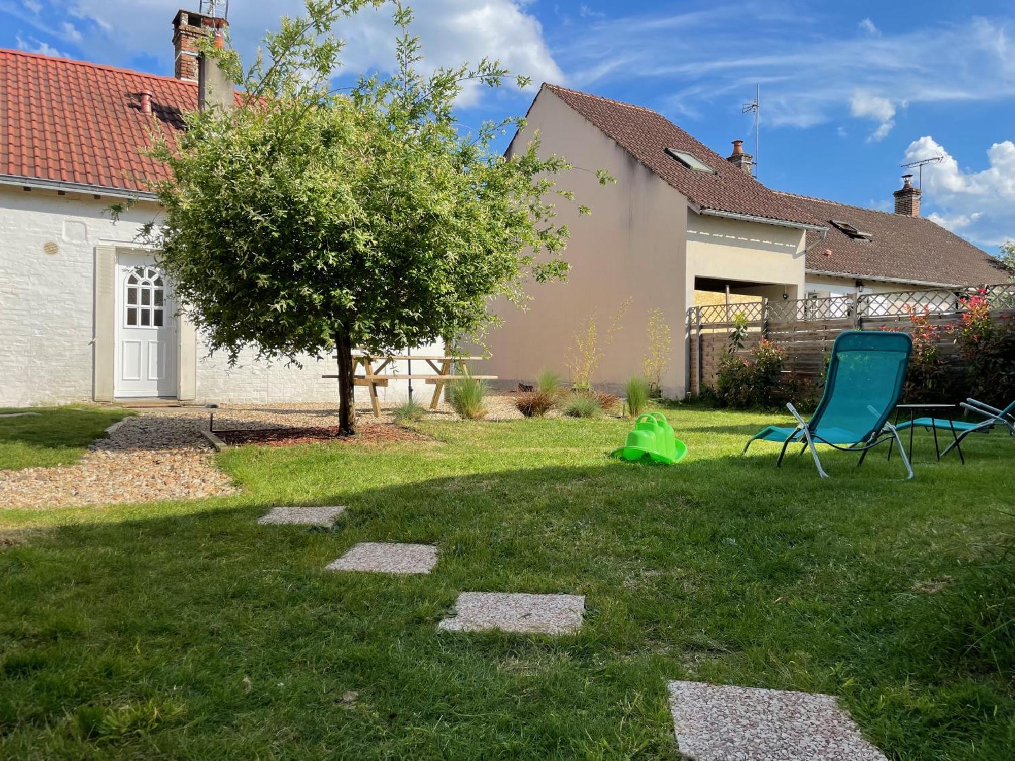 Le Cocoon D'Annabelle - Jolie Maison Avec Jeux Et Grand Jardin Pierrefitte-sur-Sauldre Exteriör bild